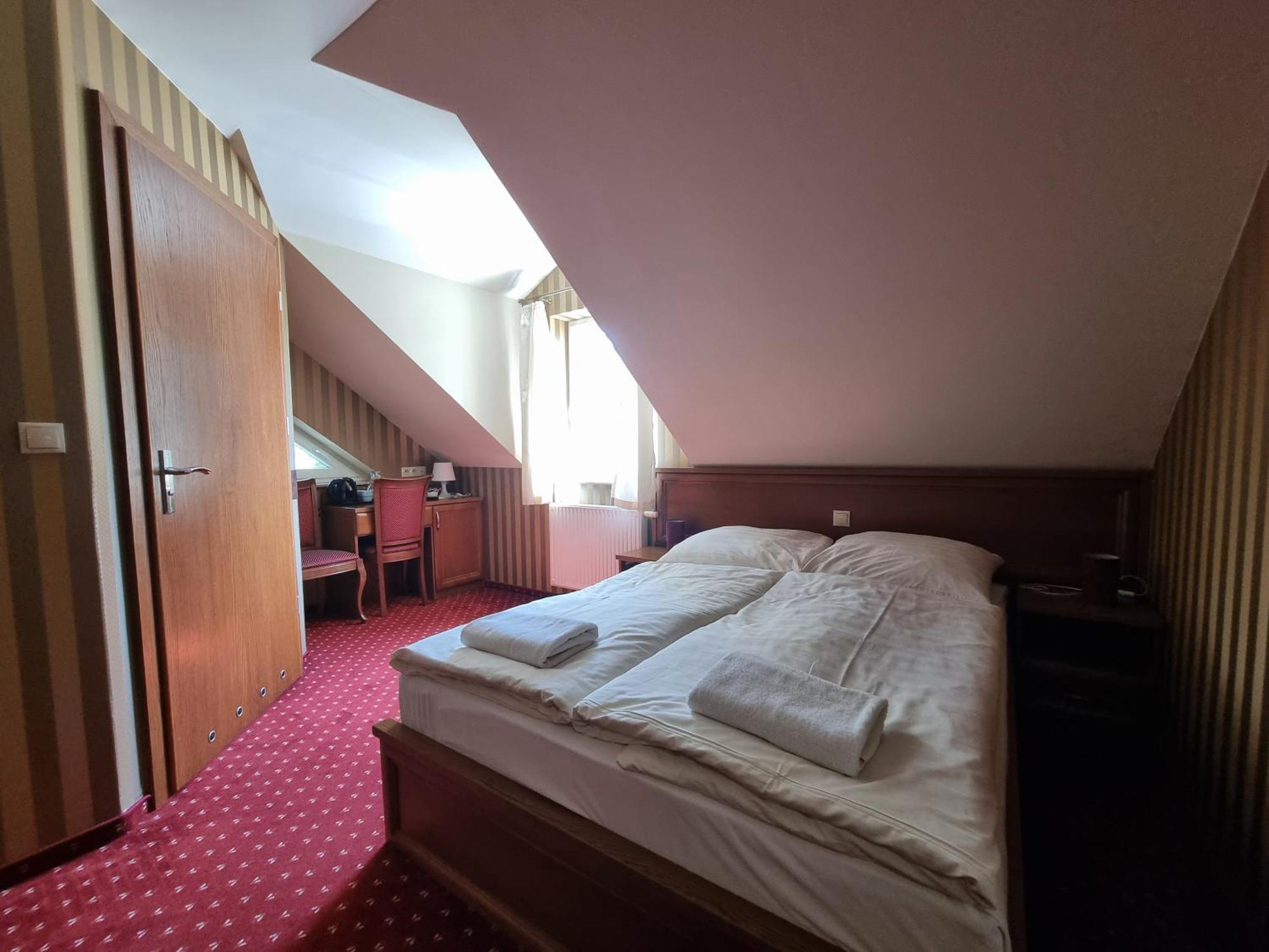 Palac Lucja Bb Zakrzów Esterno foto