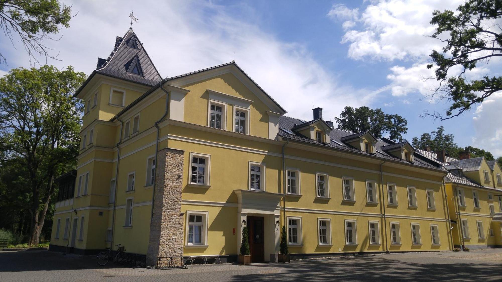 Palac Lucja Bb Zakrzów Esterno foto