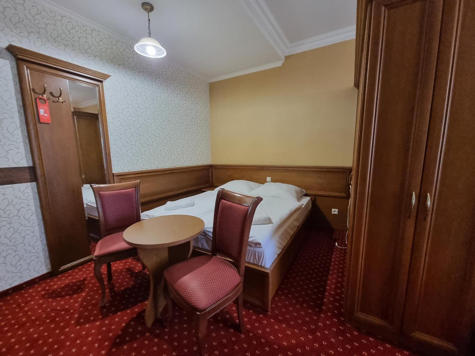 Palac Lucja Bb Zakrzów Esterno foto