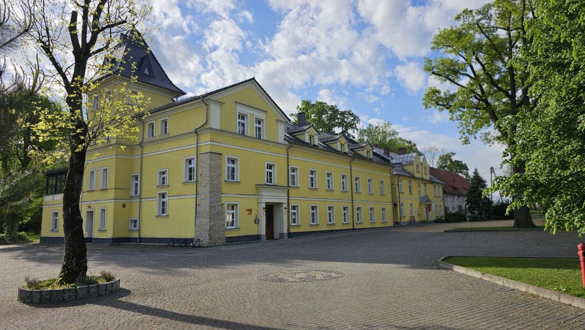 Palac Lucja Bb Zakrzów Esterno foto