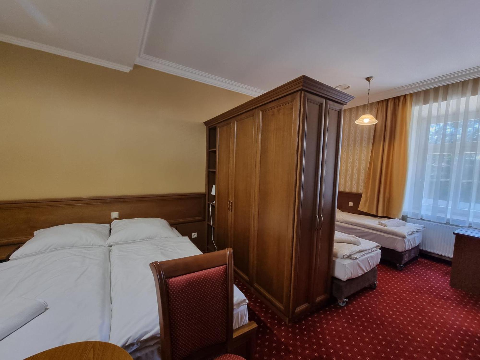 Palac Lucja Bb Zakrzów Esterno foto