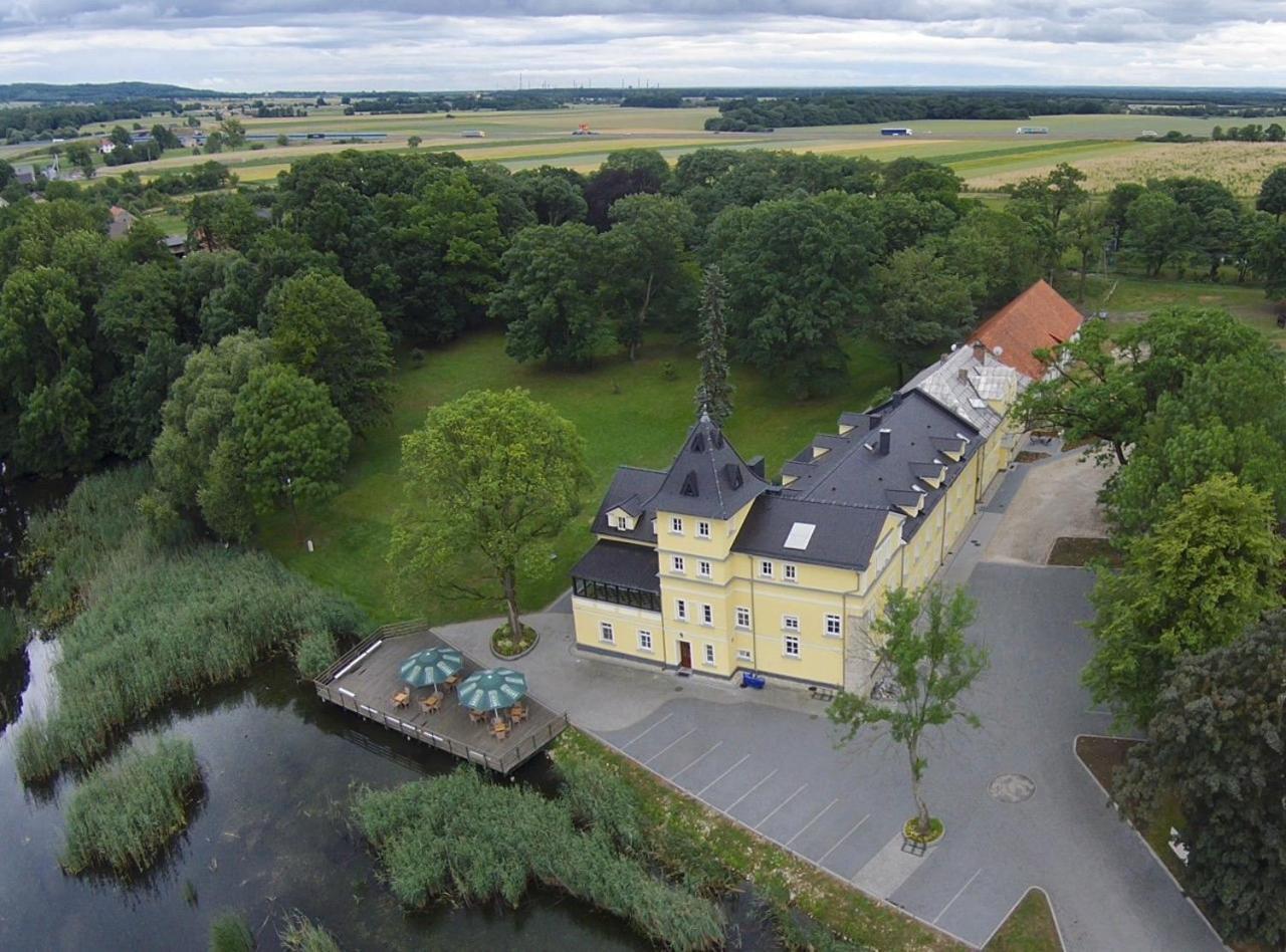 Palac Lucja Bb Zakrzów Esterno foto