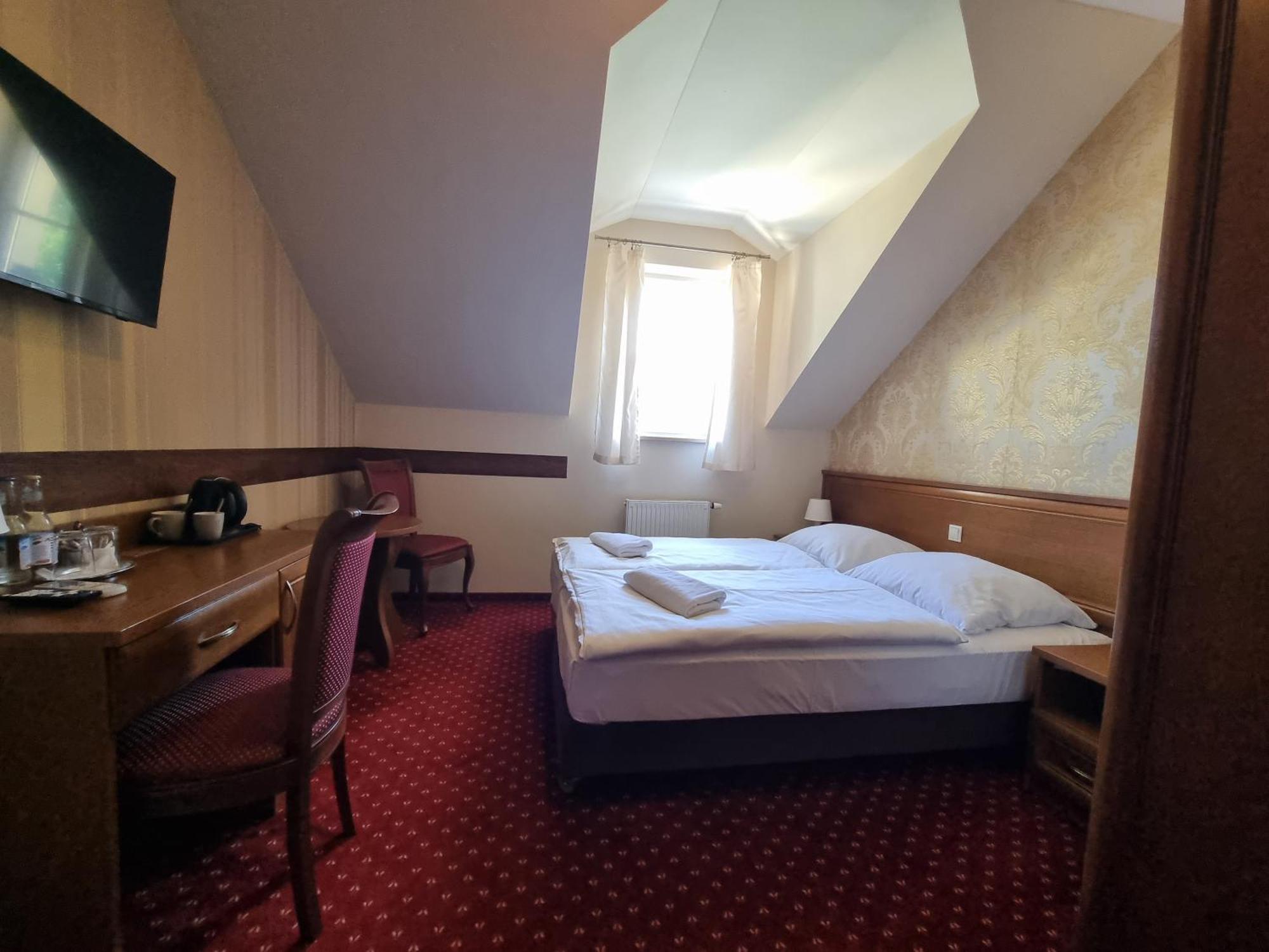 Palac Lucja Bb Zakrzów Esterno foto
