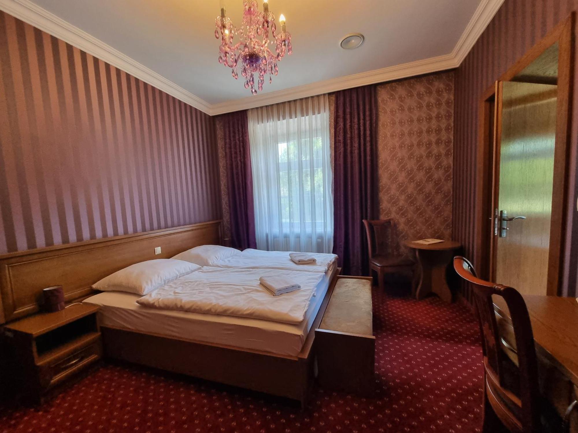 Palac Lucja Bb Zakrzów Esterno foto