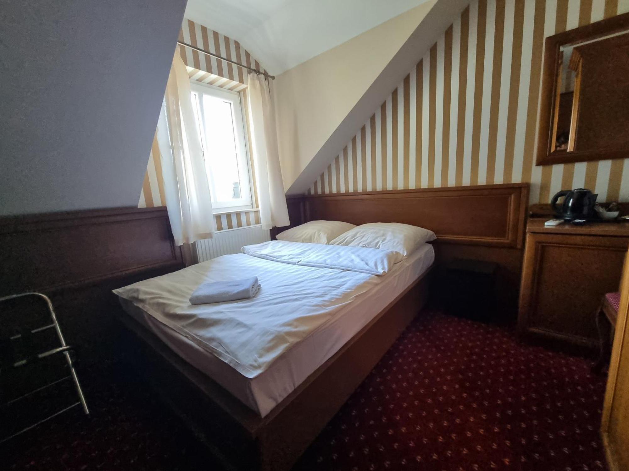 Palac Lucja Bb Zakrzów Esterno foto