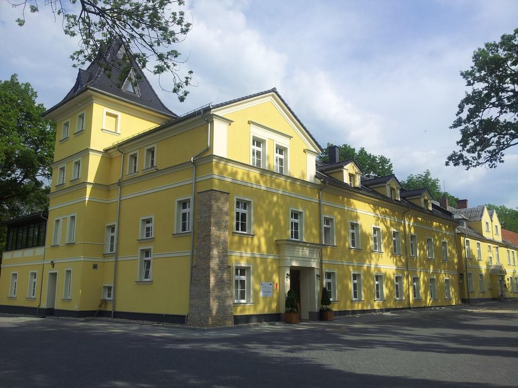 Palac Lucja Bb Zakrzów Esterno foto