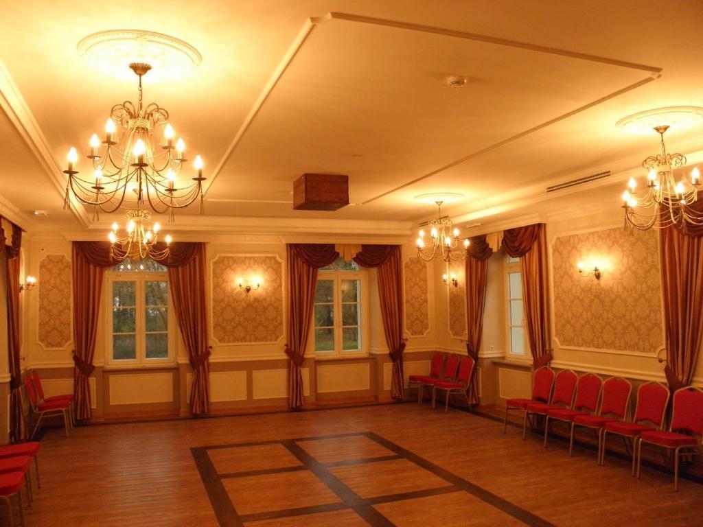 Palac Lucja Bb Zakrzów Esterno foto